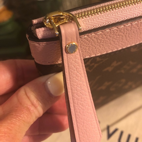 AUTH Louis Vuitton Daily Pouch In Rose Poudre NEW - Picture 5 of 8